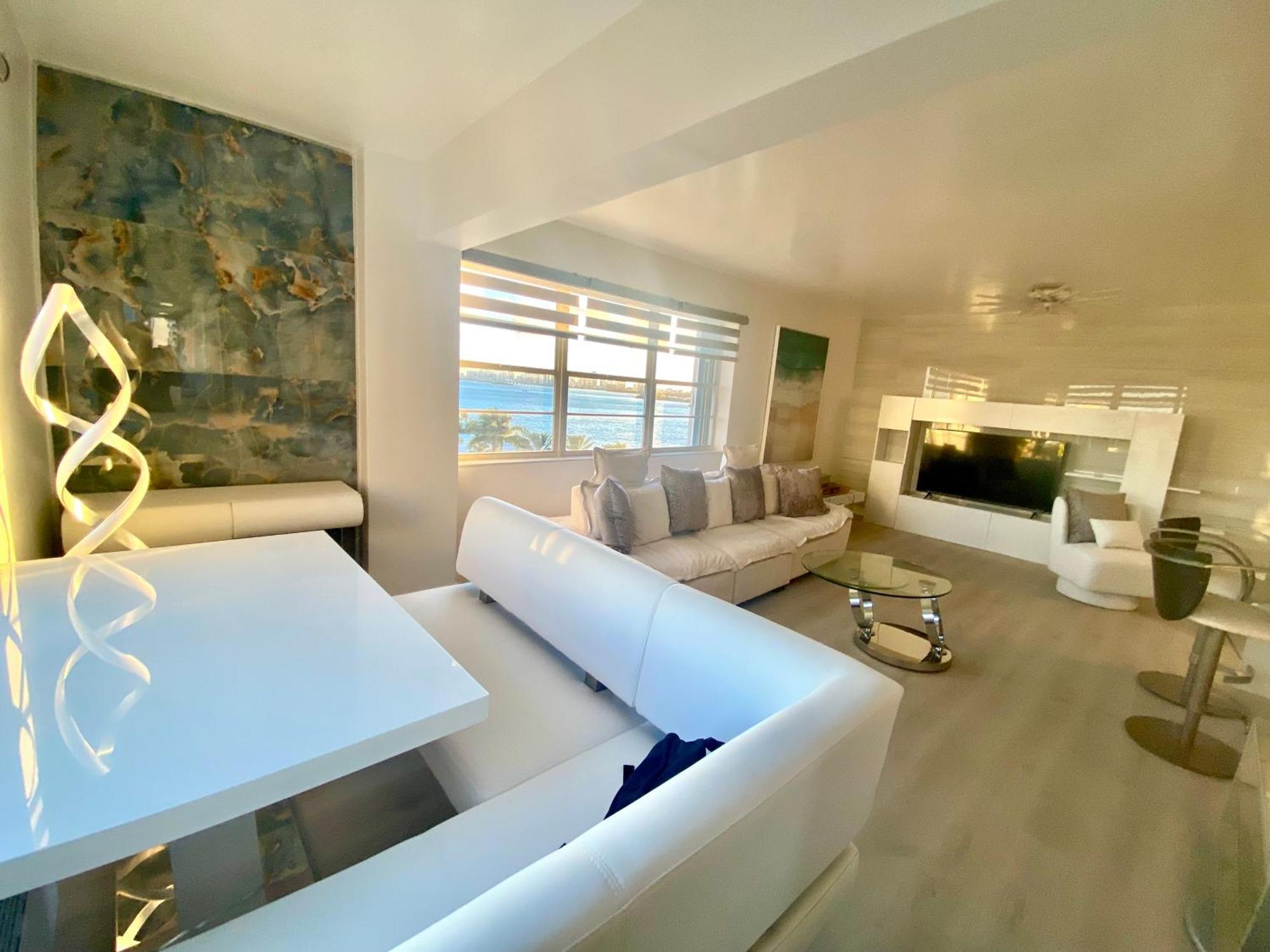 Panoramic Luxurious Waterfront One Bedroom Apartment With Miami Skyline View Free Parking 5Min Drive To Miami Beach Exterior foto